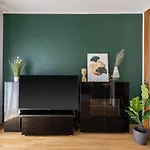 Apartment Prime Location - Free Parking, Ac