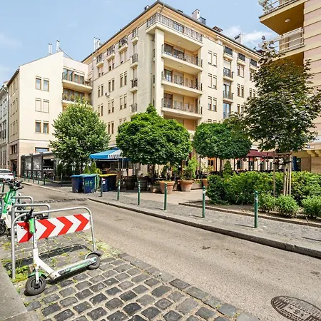 Prime Location - Free Parking, Ac Daire *