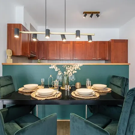 Prime Location Apartment *
